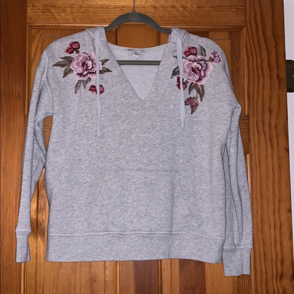 AEO Juniors hoodie with embroidered flower design